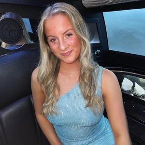 Meet your Posher, Caroline